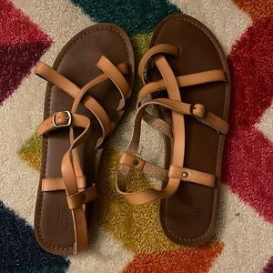 Size 9 tan Mossimo Supply Co. Sandals